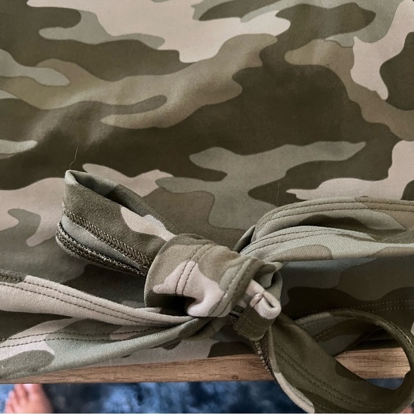 Victoria secret Pink Ultimate Wrap Top Green Camo Size Small - Picture 5 of 9